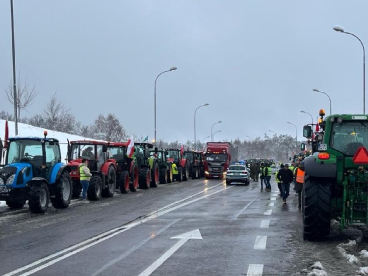 Na blokadzie przejść granicznych z Ukrainą Polska może stracić więcej